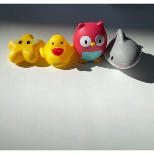 Munchkin Animal Figure Bath Toys Squirts Water